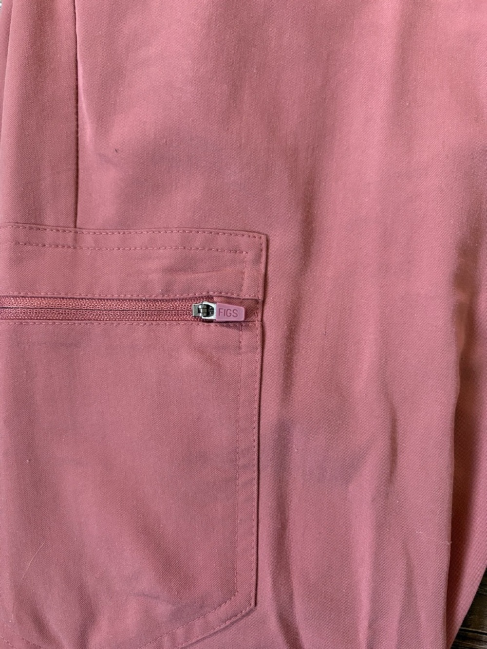 FIGS Scrub Set in Dusty Rose/ Pink Blush Catarina One-Pocket Zamora Jogger - Picture 4 of 12
